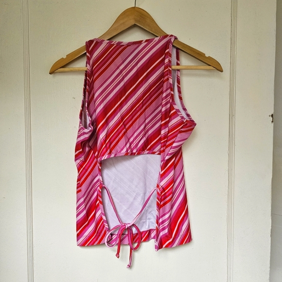 Open back tank top (Jrs L) - Picture 2 of 4